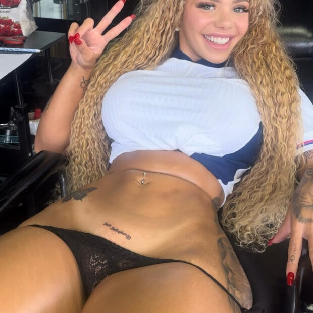 Tyffany Santos tatuou o nome do atleta na parte superior do seu órgão genital.