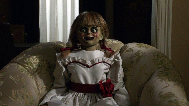 incendio destroi exposicao com a boneca do filme annabelle