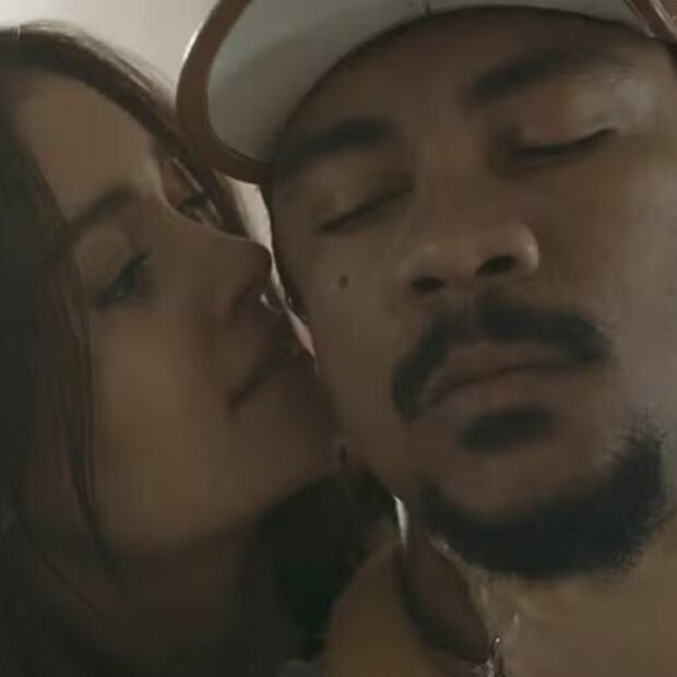 Mesmo estando em uma sinuca de bico, a ex-modelo conseguirá usar o seu charme para se safar mais uma vez.