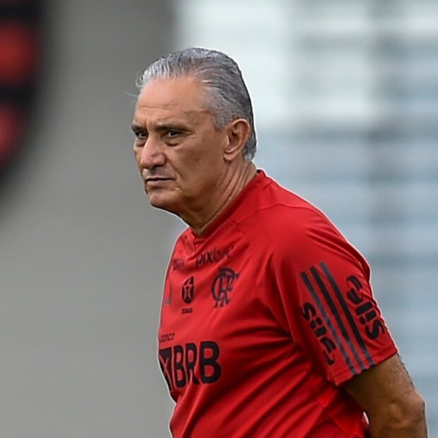 o tecnico tite durante treino do flamengo 1697246685908 v2 4x3