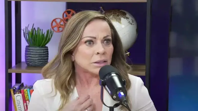 A ex-funcionária do SBT conta uma triste história que aconteceu com o estilista e uma camareira.