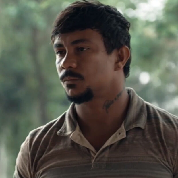 O jagunço passará a fazer a segurança de todos da família do fazendeiro.