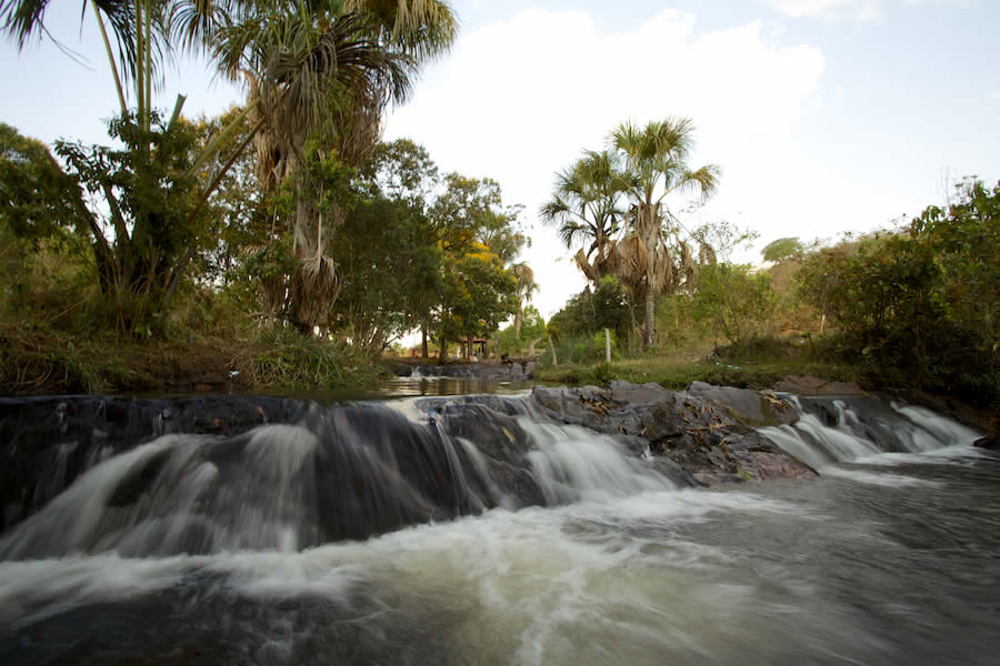 água
