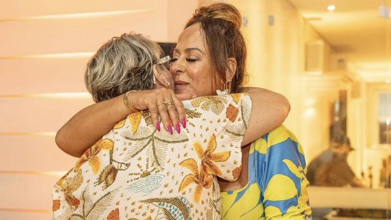 nadine goncalves e sua amiga widelg