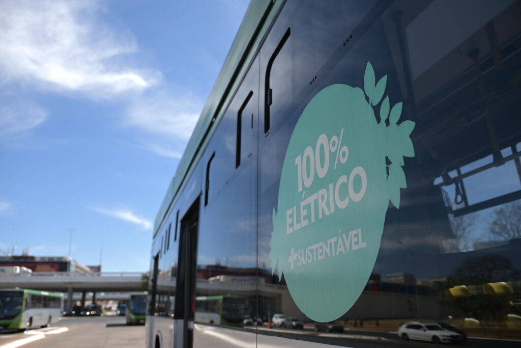 Ônibus elétrico