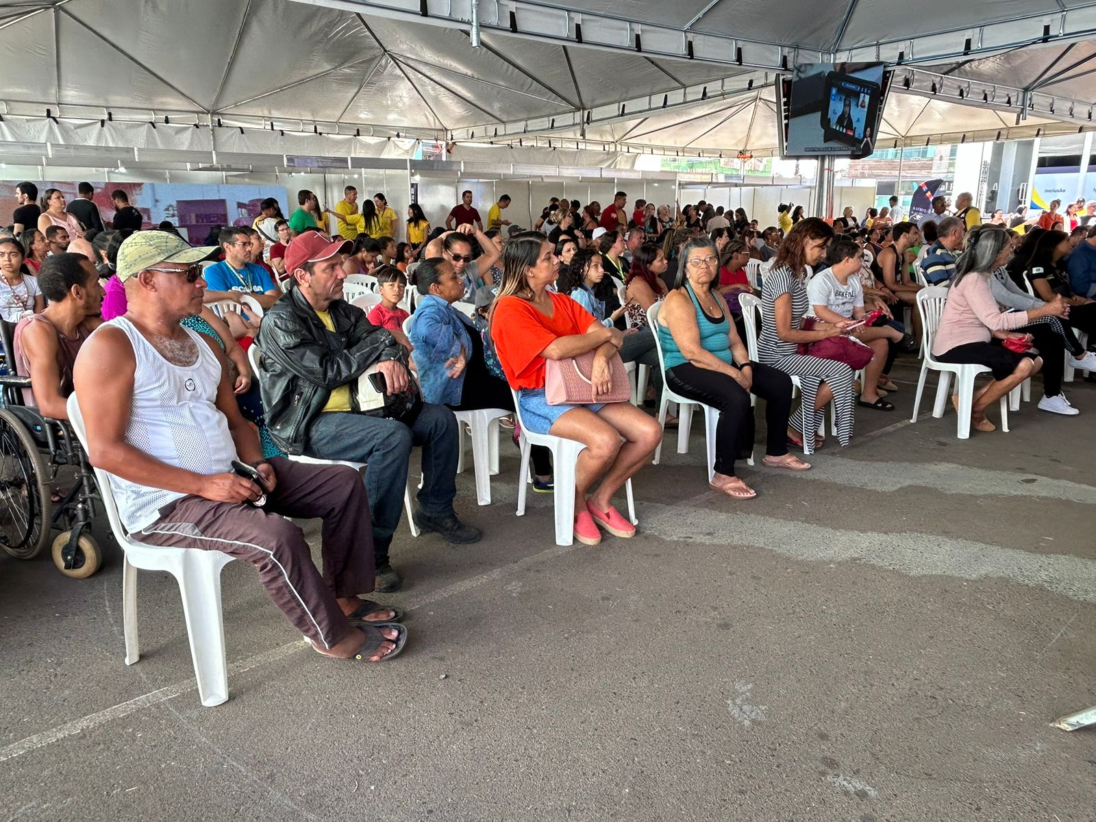 1o.8. carreta da inclusao. foto divulgacao secti