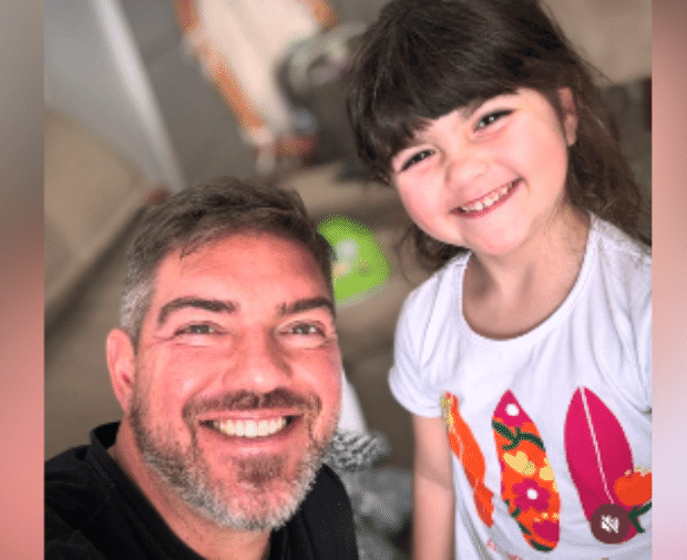 servidor do mpsc rafael fernando dos santos ao lado da filha de 3 anos liz ibba dos santos 1723254149276 v2 900x506