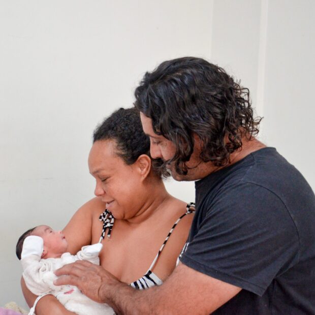 allan stiger neto 47 anos pai da nalla ao lado da companheira gilvania barbosa de jesus. foto yuri freitas agencia saude 1920x1271