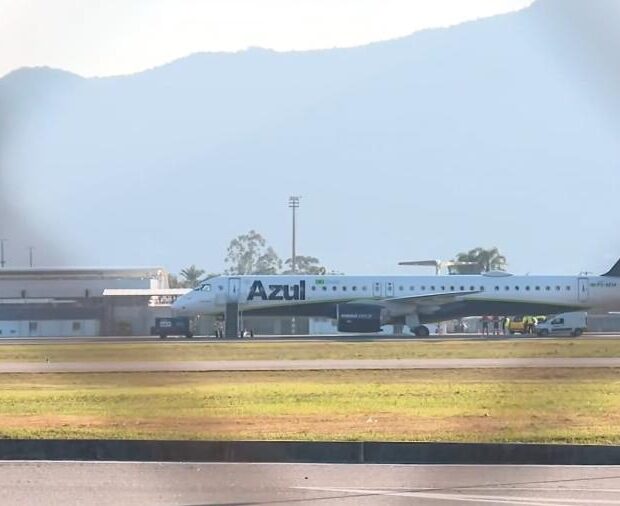 aeronave da azul apresentou problema nos pneus e nao conseguiu deixar a pista por meios proprios informou a companhia aerea 1723463567795 v2 900x506