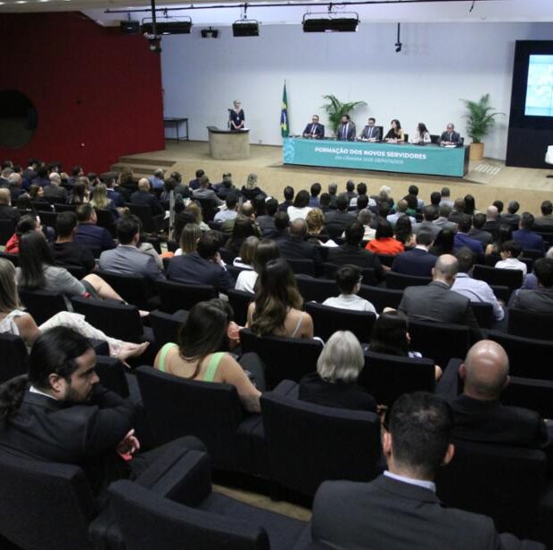 cerimônia de posse dos novos servidores analistas e consultores legislativos.