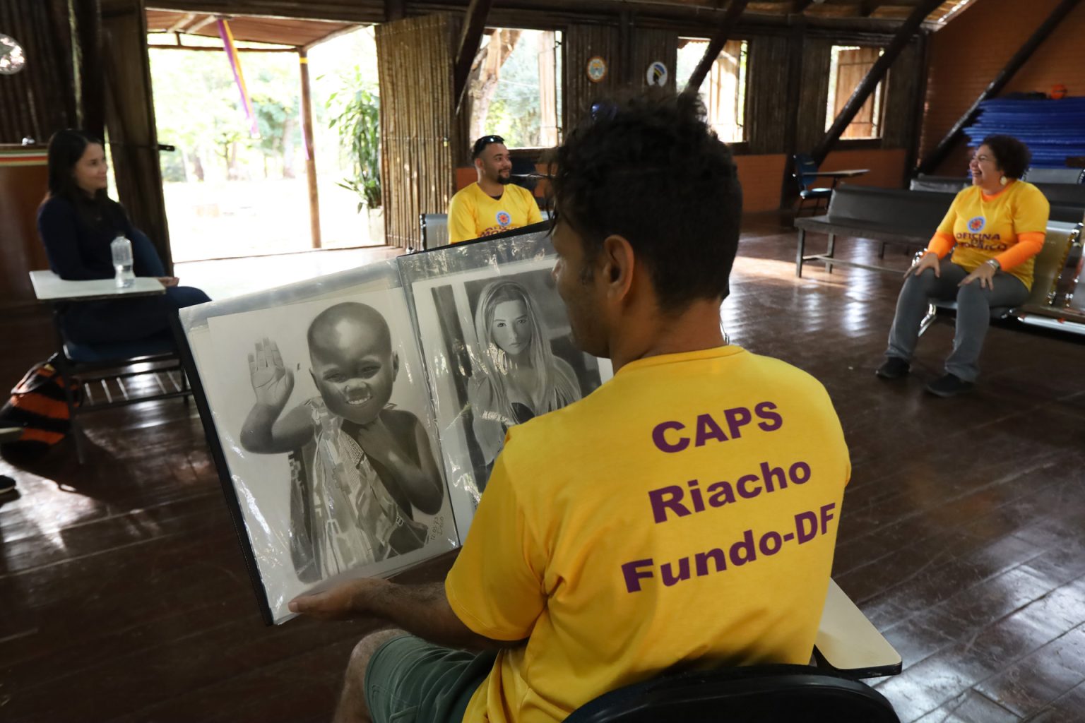 caps ii do riacho fundo comemora 18 anos de sua oficina de mosaico foto sandro araujo agencia saude df 20 1536x1024