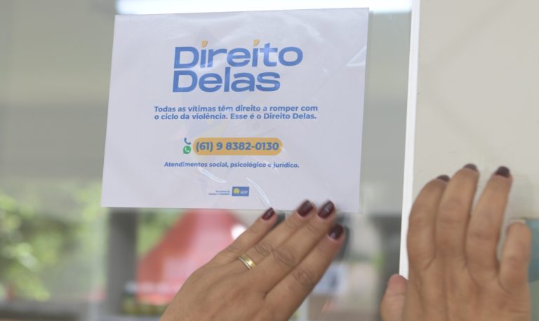 direito delas adesivo 768x458