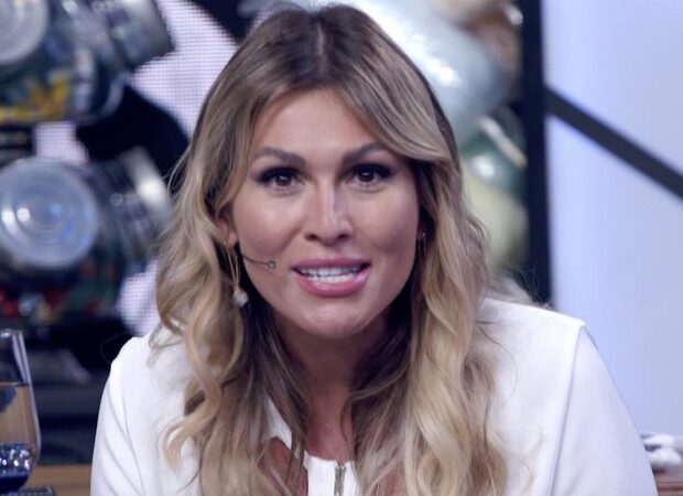 livia andrade domingao com huck widelg
