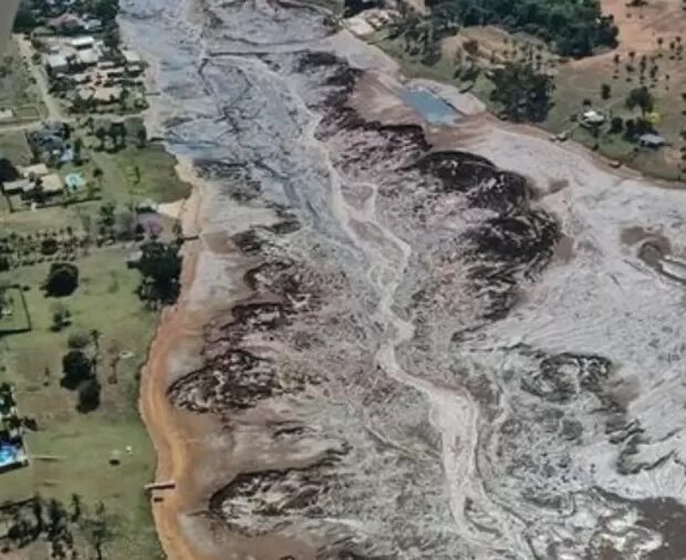 barragem de condomínio se rompe