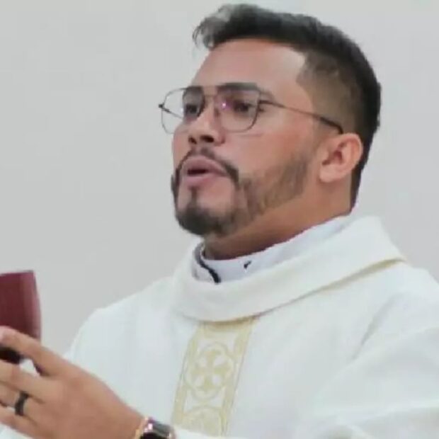 b75d9f31 c3c3 487e 8d8e e49d4b13e0f2