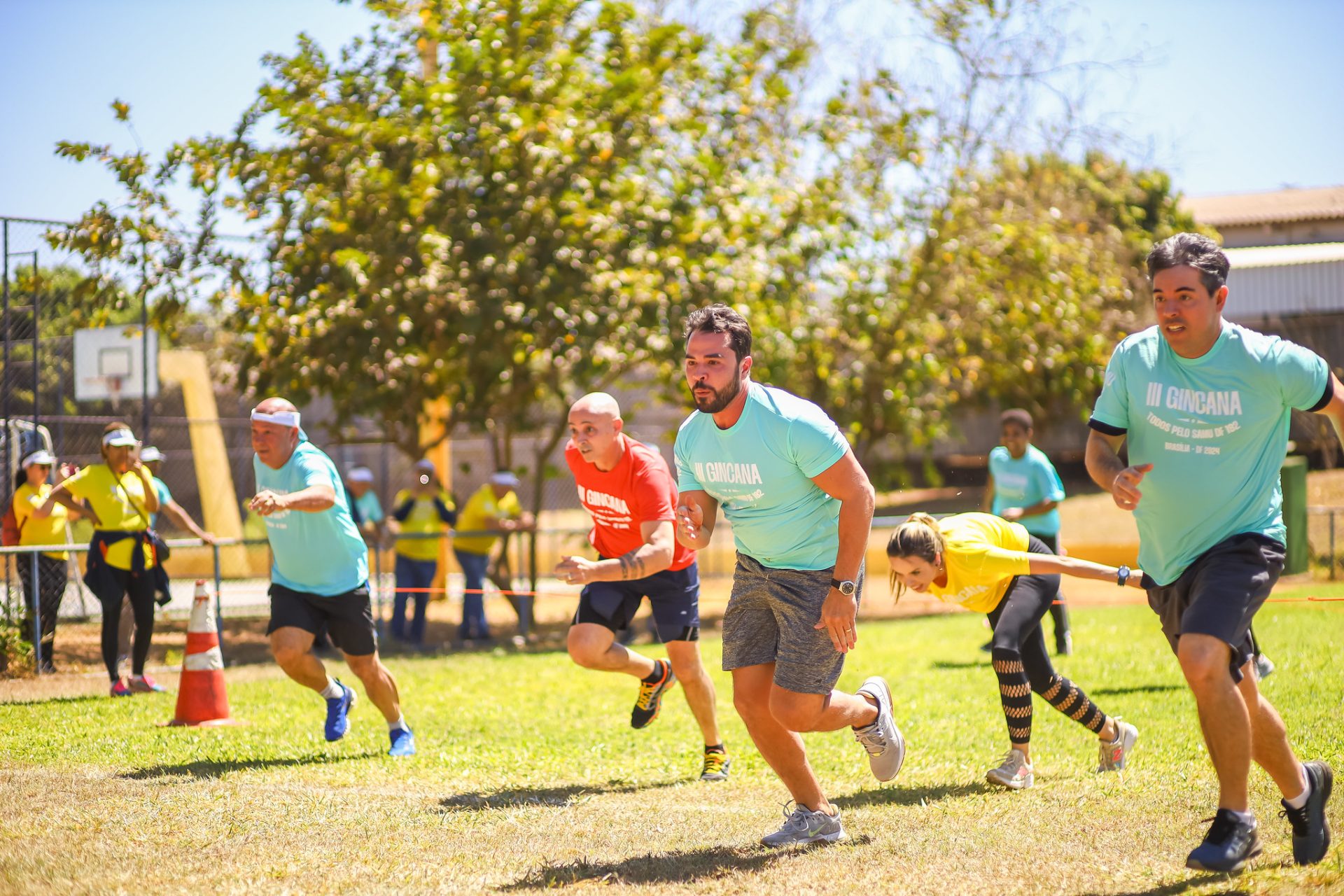 gincana reune mais de 120 servidores do samu df em atividades como escape room torta na cara e uma corrida com obstaculos. foto jhonatan cantarelle agencia saude df 1920x1280