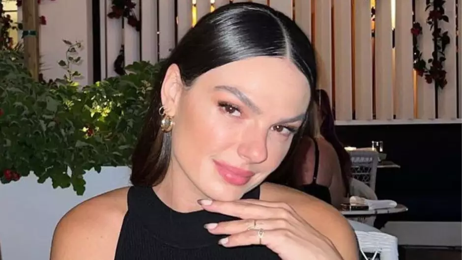 1055766962 isis valverde