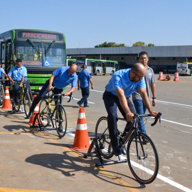 motoristas treinamento bicicleta