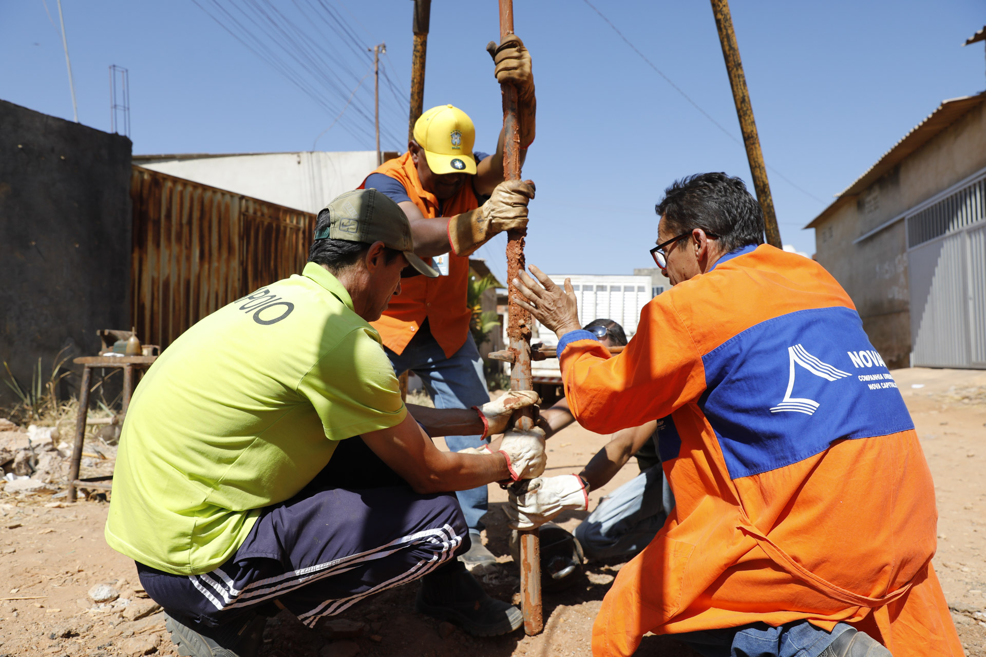 Os testes de sondagem, que incluem a coleta de amostras de solo para análise de resistência e infiltração, têm o objetivo de fornecer informações detalhadas para o desenvolvimento de projetos adequados à realidade do terreno | Foto: Lúcio Bernardo Jr./Agência Brasília