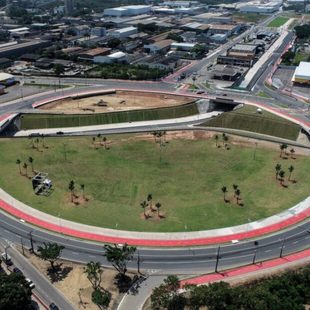 nova rotatoria entre octogonal e sudoeste esta liberada para o transito