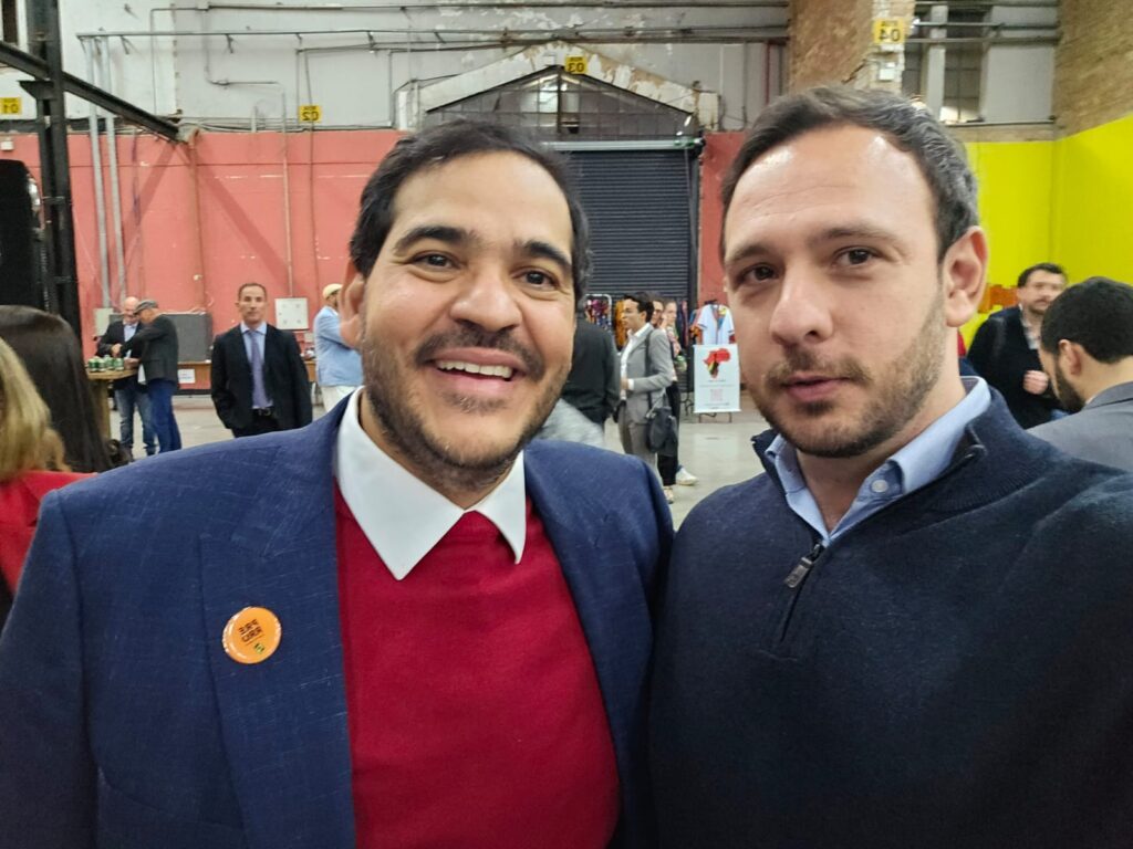 com ministro jorge messias em evento no armazém do campo em são paulo