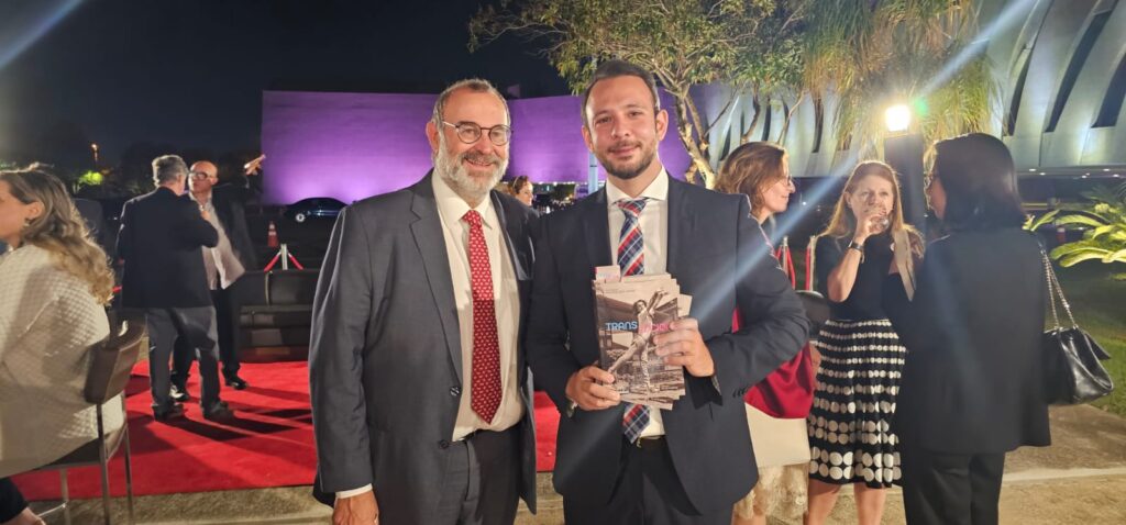 com ministro sebastião reis junior em lançamento de livro em brasília