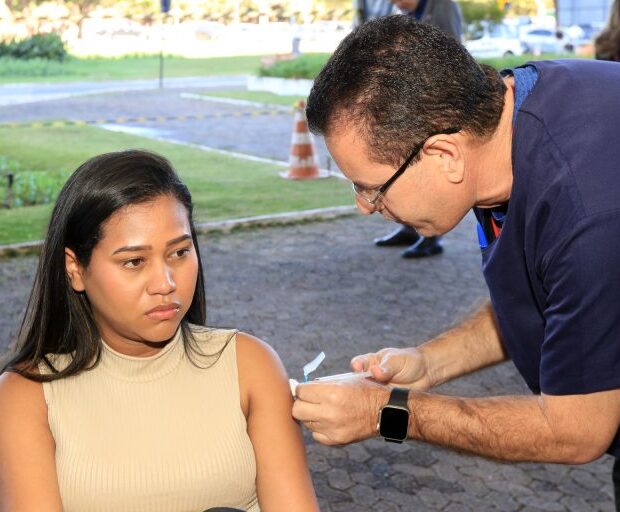 07.06.2023 francielma da cunha vacinacao palacio buriti 1. foto sandro araujo agencia saude df 768x512