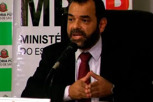 procurador racismo 525x350.jpeg