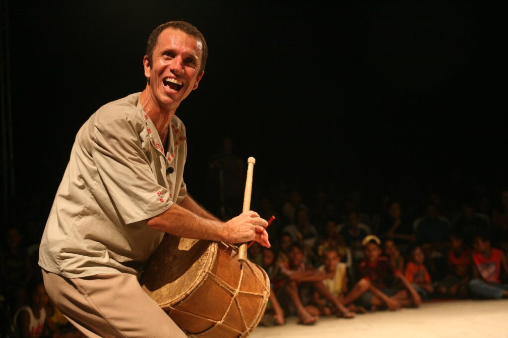 Músico, ator e dançarino pernambucano Helder Vasconcelos/ Divulgação