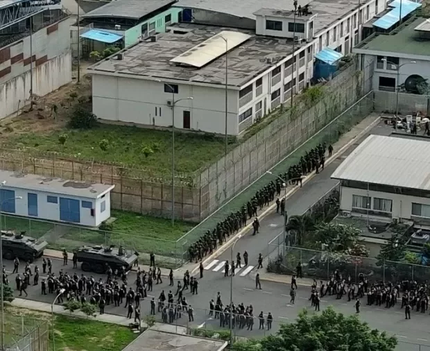 complexo prisional em guayaquil equador militares entraram na penitenciaria apontada como central para a estrutura do crime organizado 1705602413759 v2 900x506.jpg