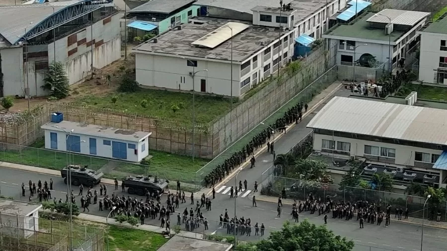 complexo prisional em guayaquil equador militares entraram na penitenciaria apontada como central para a estrutura do crime organizado 1705602413759 v2 900x506.jpg