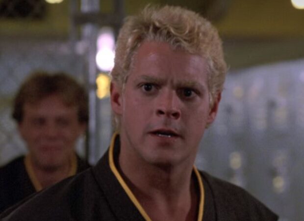 morre ator de karate kid 1 widelg