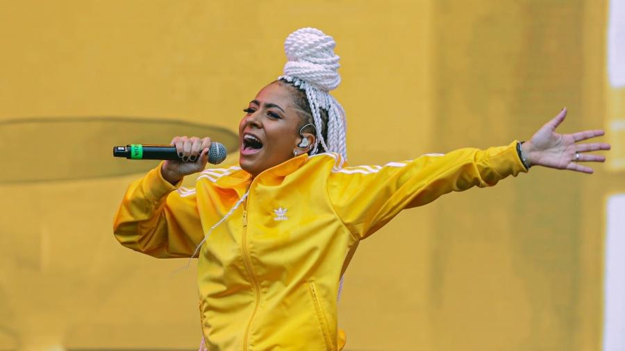 lourena durante o lollapalooza 2024 a cantora teve que cancelar seu show no rock in rio 2024 1726175988206 v2 900x506