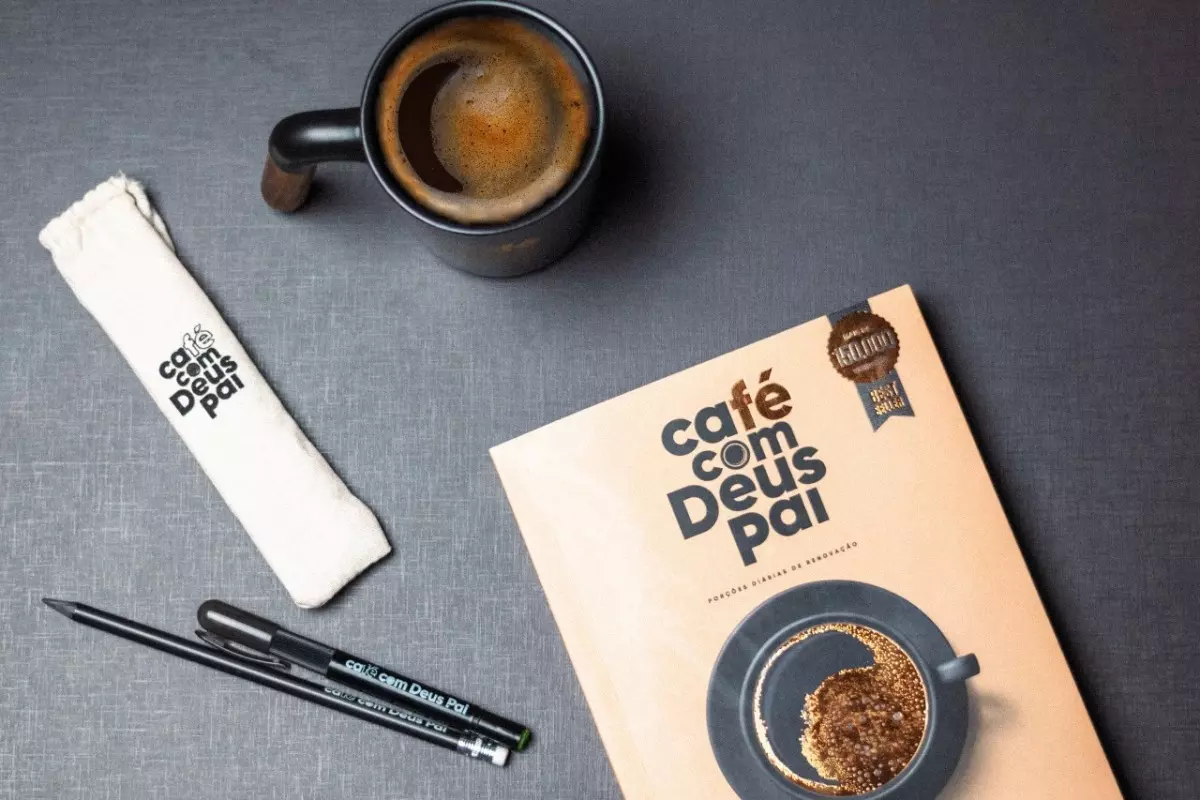 gustavo siqueira autor do best seller cafe com deus pai lanca tres novos livros e faz noite de autografos em sc whatsapp image 2022 11 03 at 13.47.20