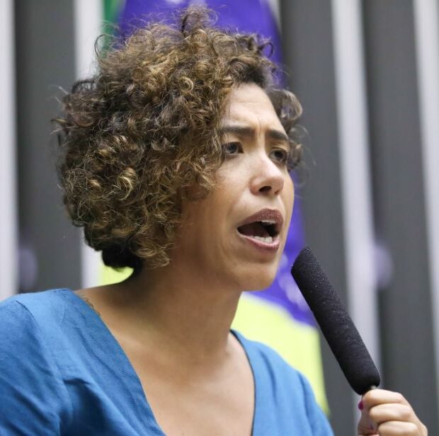 talíria petrone