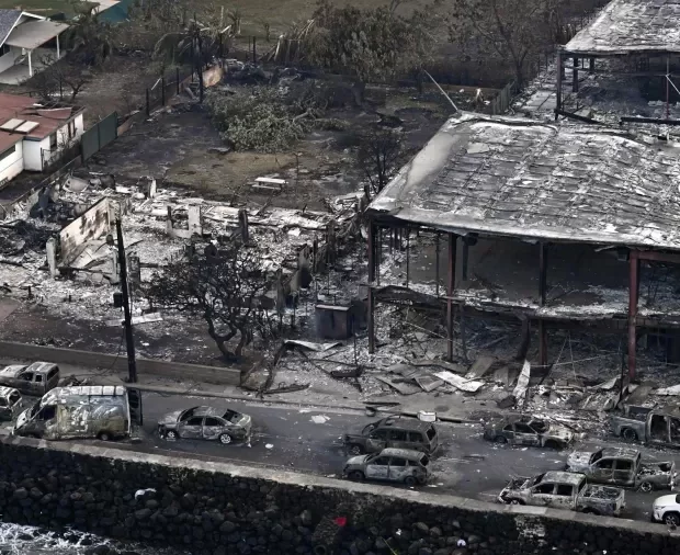 uma imagem aerea tirada mostra casas carros e edificios destruidos e queimados em lahaina apos incendios florestais no oeste de maui havai 1691698511272 v2 900x506.jpg