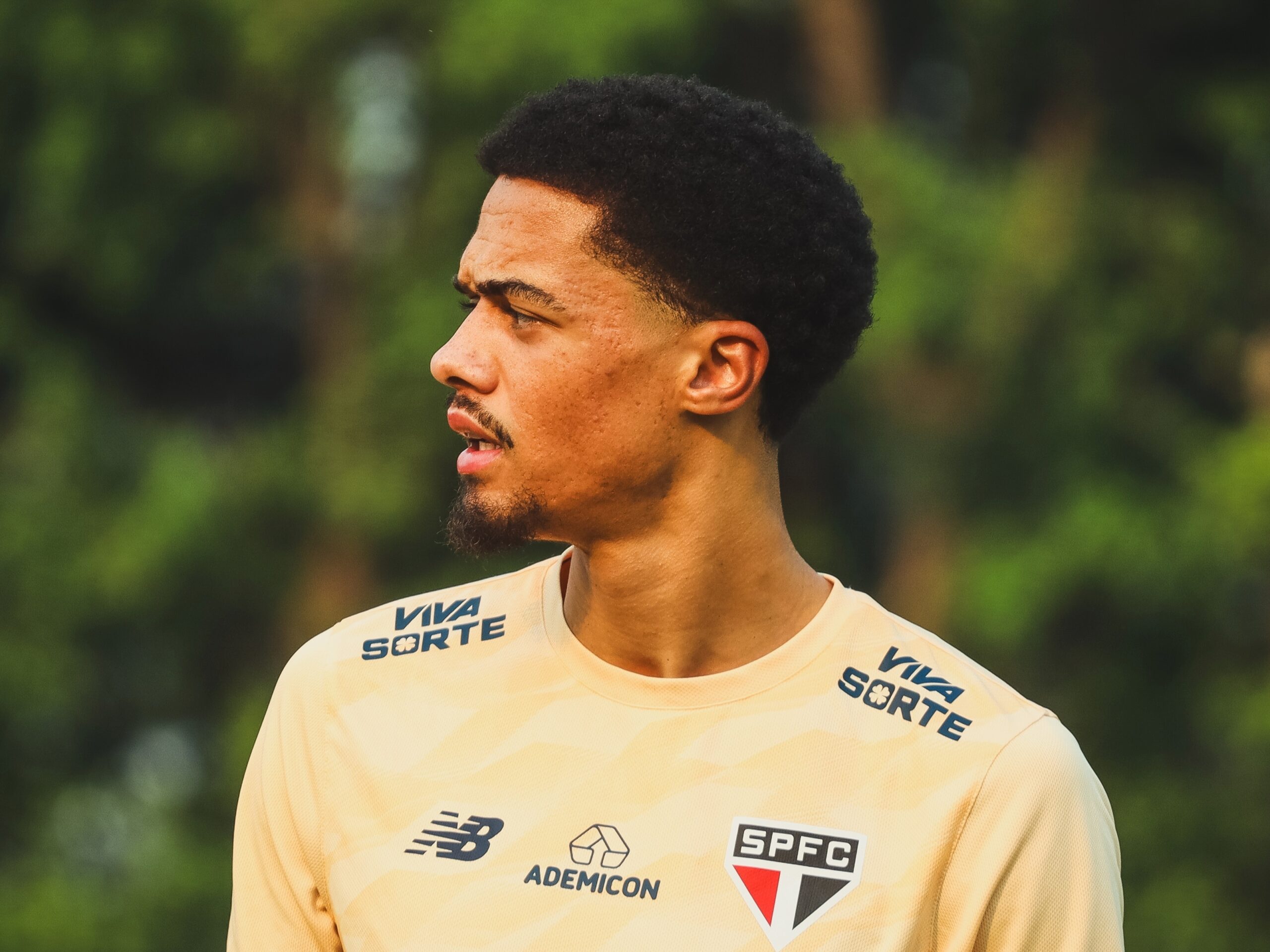 jamal lewis durante treino do sao paulo 1726267761969 v2 4x3