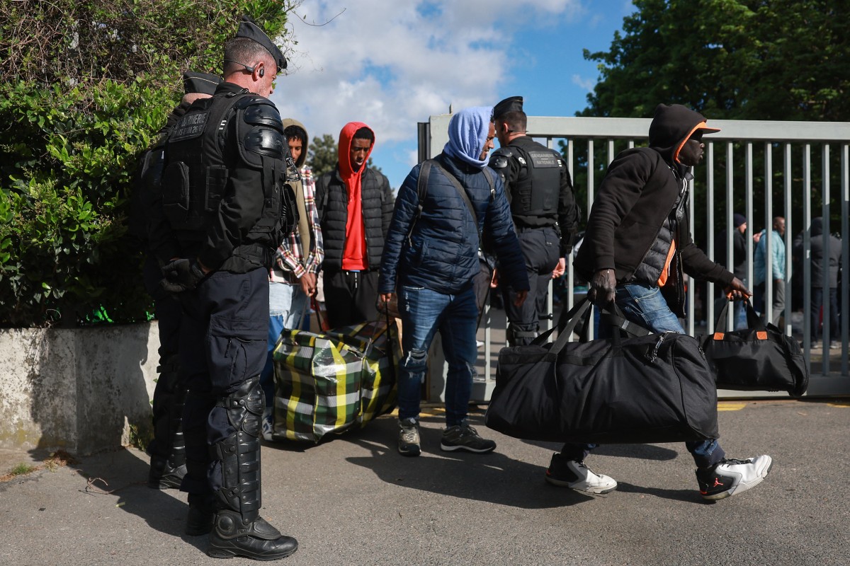france oly paris 2024 police migration