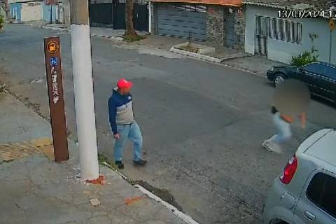 homem-tenta-arrastar-mulheres