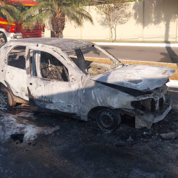 cbmdf é acionado após veículo pegar fogo