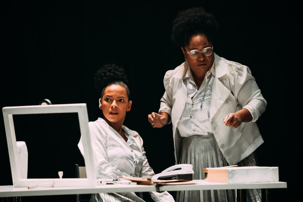 Espetáculo Ramal 003, do grupo Embaraça. Crédito: Thaís Mallon