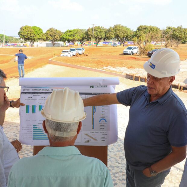 os secretários de governo e de obras e infraestrutura