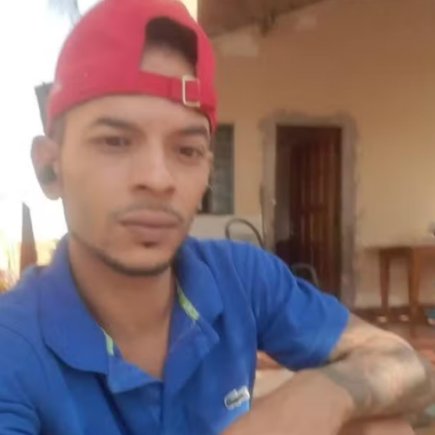 homem morto com sinais de tortura