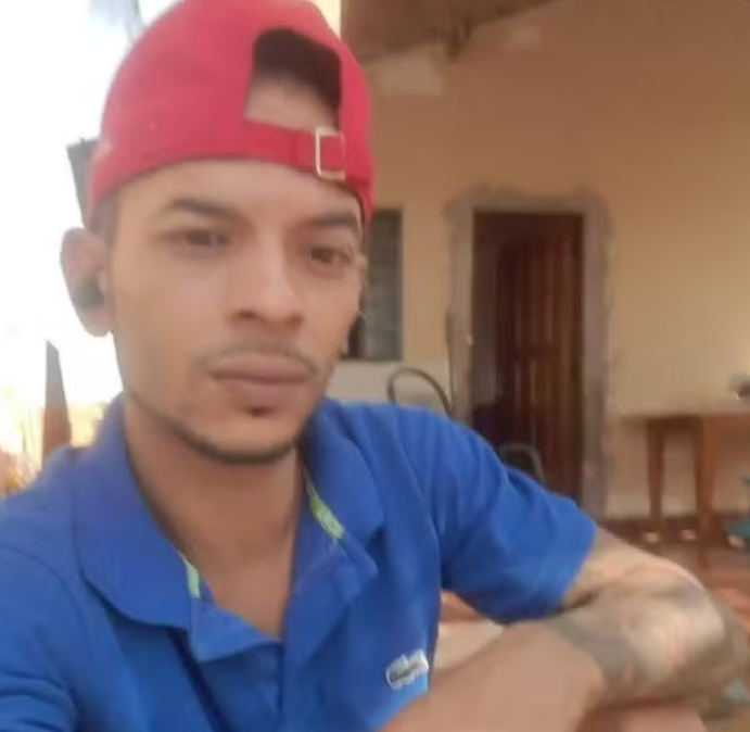 homem morto com sinais de tortura