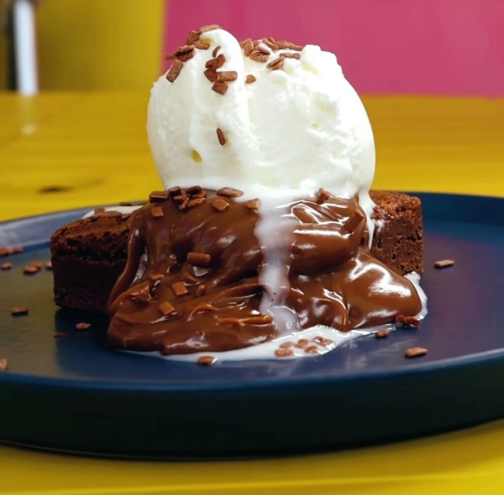 Brownie com gelato, da Happy Harry