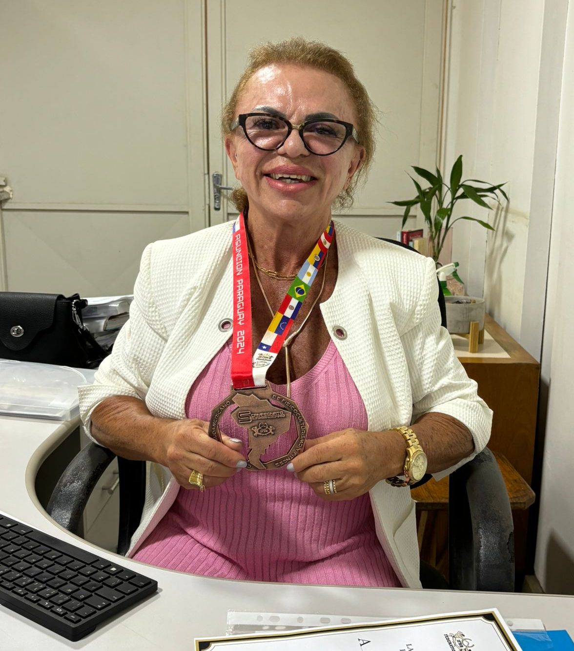 ouvidora da novacap ganha bronze no sul americano de fisiculturismo e se classifica para o mundial