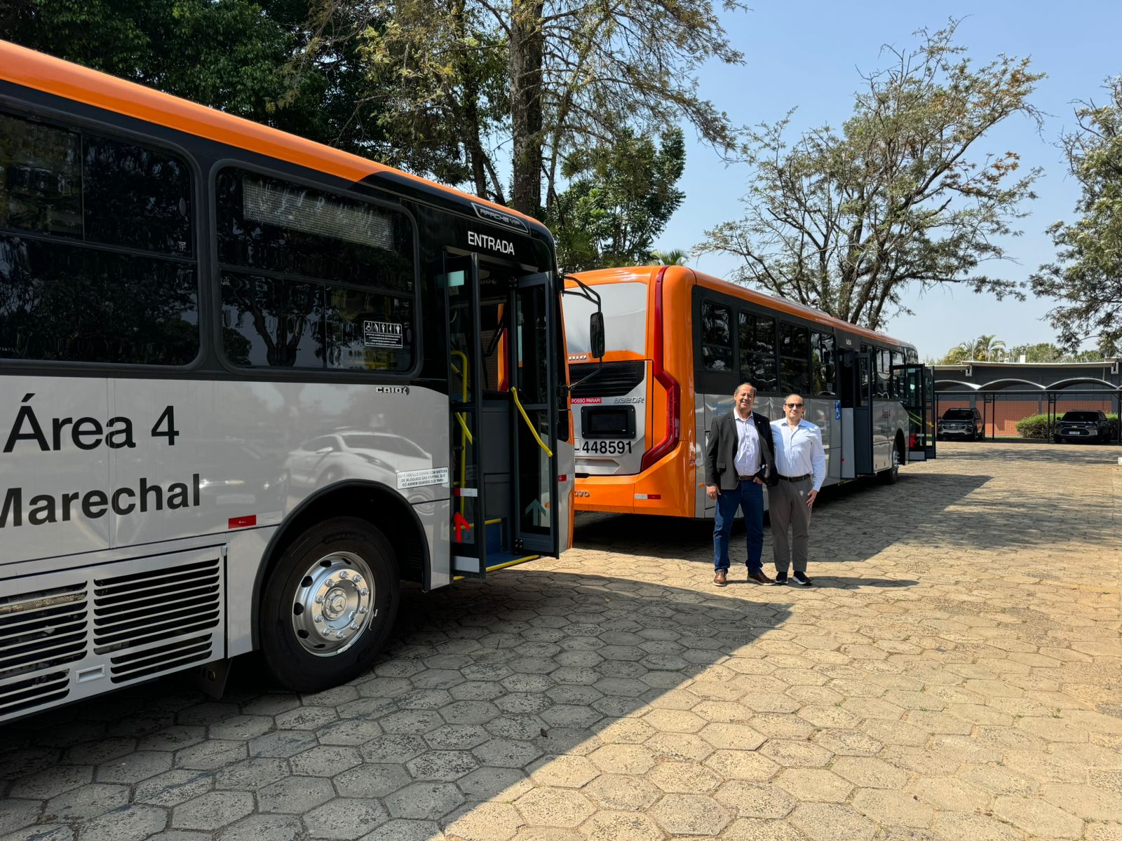 marcio antonio subsecretario de operacoes da semob acompanha a fabricacao dos onibus da marechal