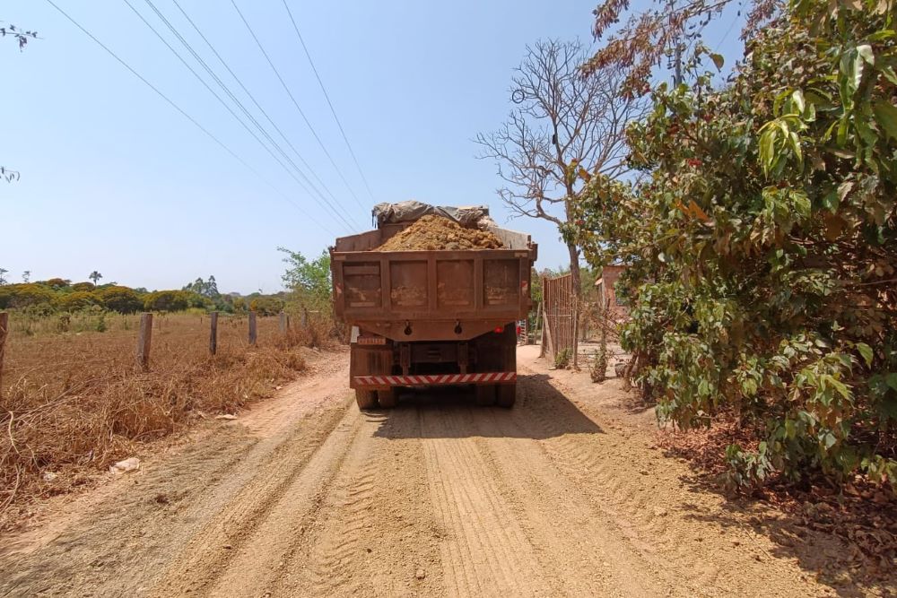 estrada rural da via transcapão, no itapoã, recebe serviços preventivos antes das chuvas