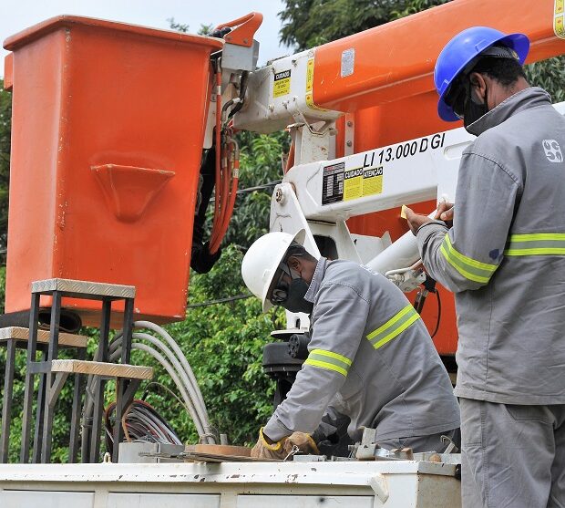 serviços na rede elétrica arquivo agência brasília