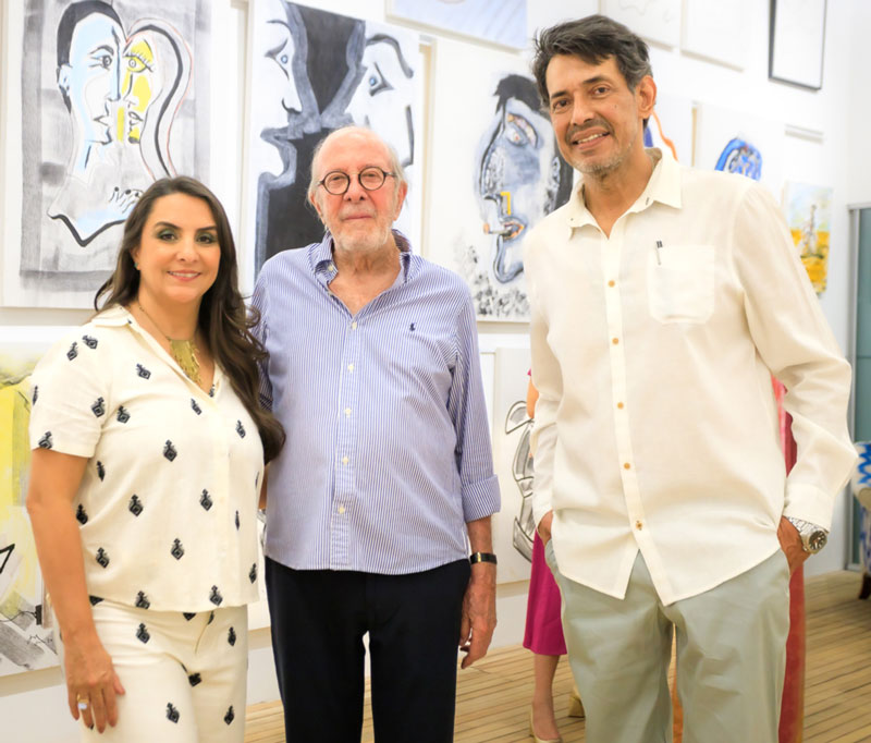 josé maciel com os curadores danielle athayde e claudio pereira